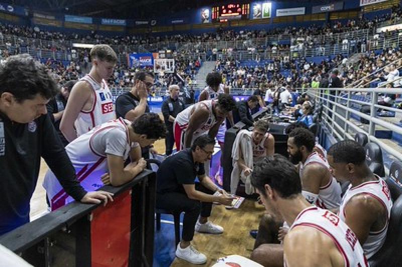 Sesi Franca vence Brasília no Pedrocão e larga na frente nas semifinais do NBB