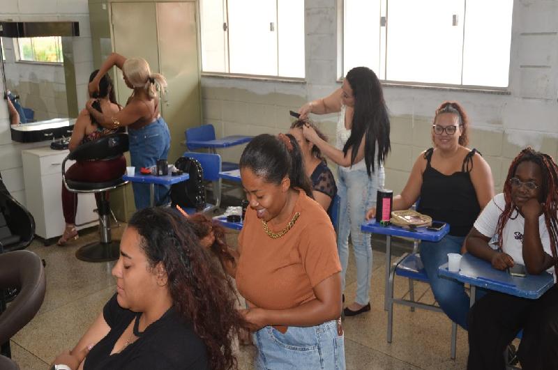 Projeto ‘Dia de Quem Cuida’ leva estética e autocuidado ao Aeroporto 3