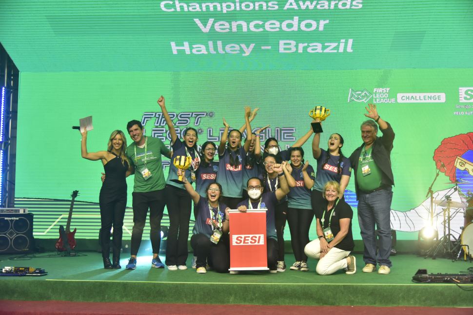 Alunos do SESI e SENAI vencem dez prêmios em campeonato internacional de robótica